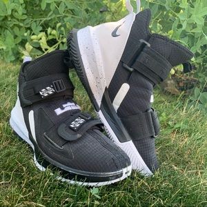 Lebron Basketball shoes